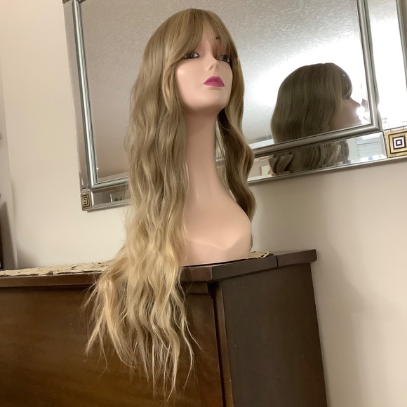 NEW Beautiful Golden Beige Wig - Picture 9 of 13